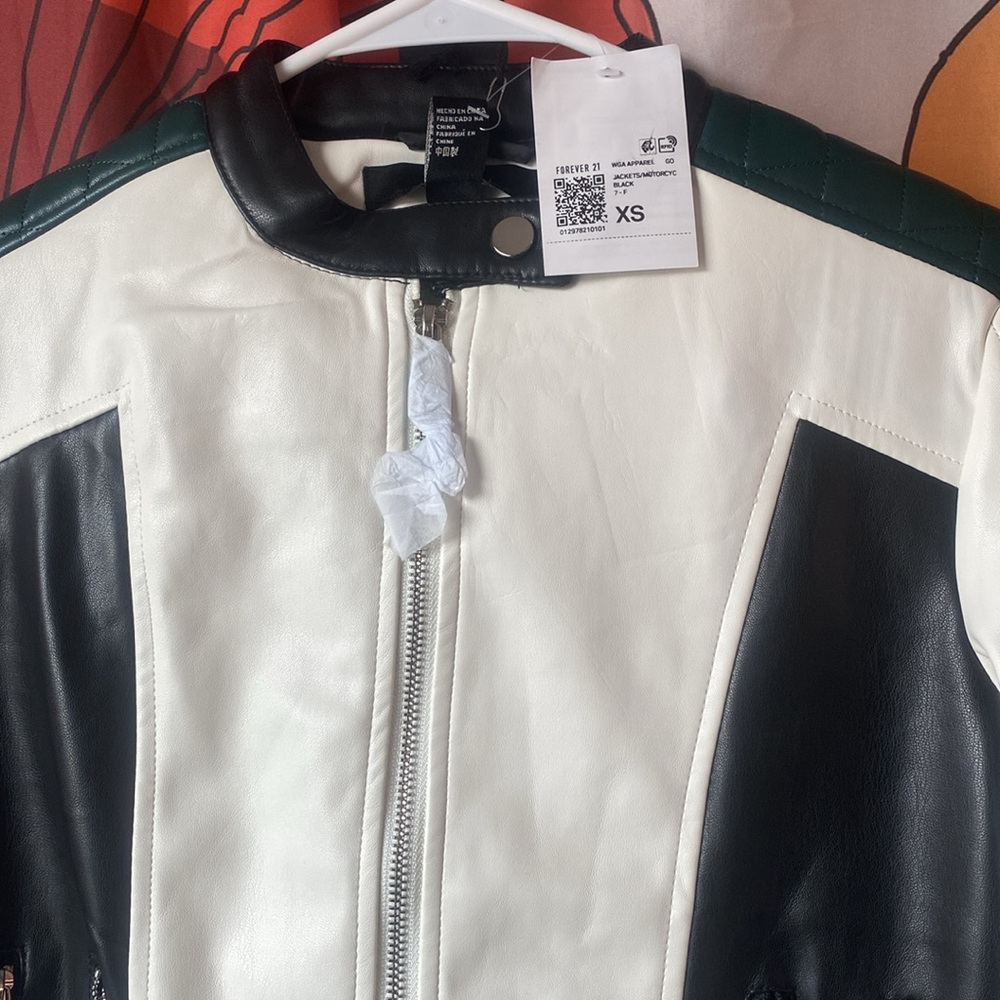 NWT FOREVER 21 faux leather jacket - Picture 2 of 5